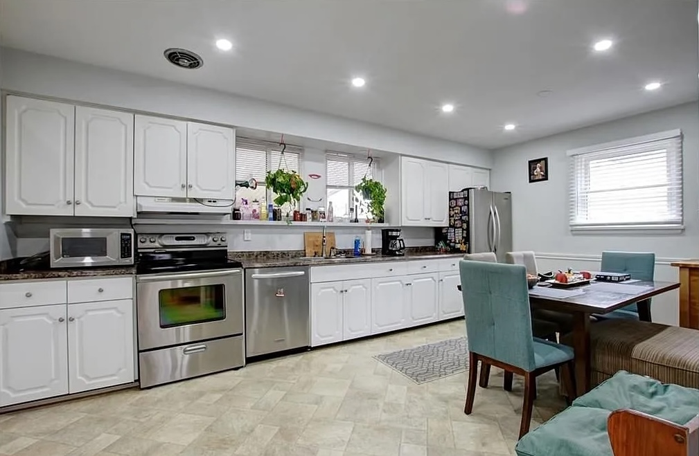 410 Samford Place, Oakville, ON  L6L 4E8